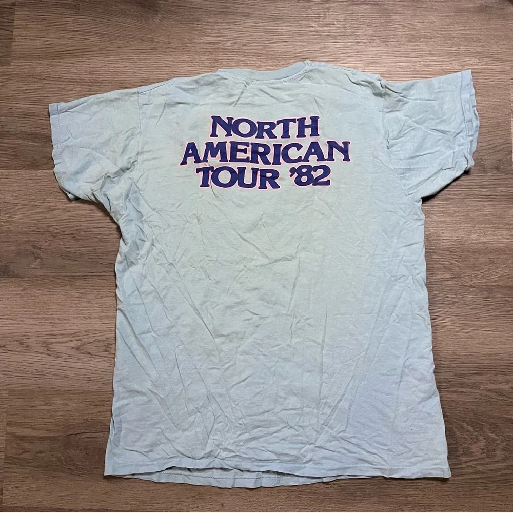 Vintage 1982 Olivia Newton John “Let’s Get Physical” T-Shirt US Tour Mens Small - Picture 11 of 12